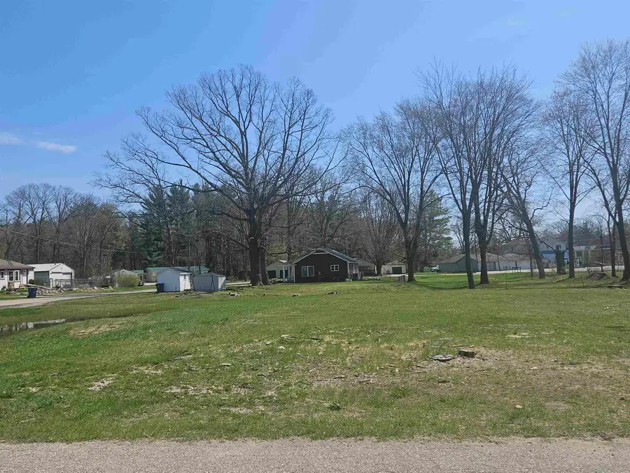 112 Pine ST, Sanford, MI 48532 - #2