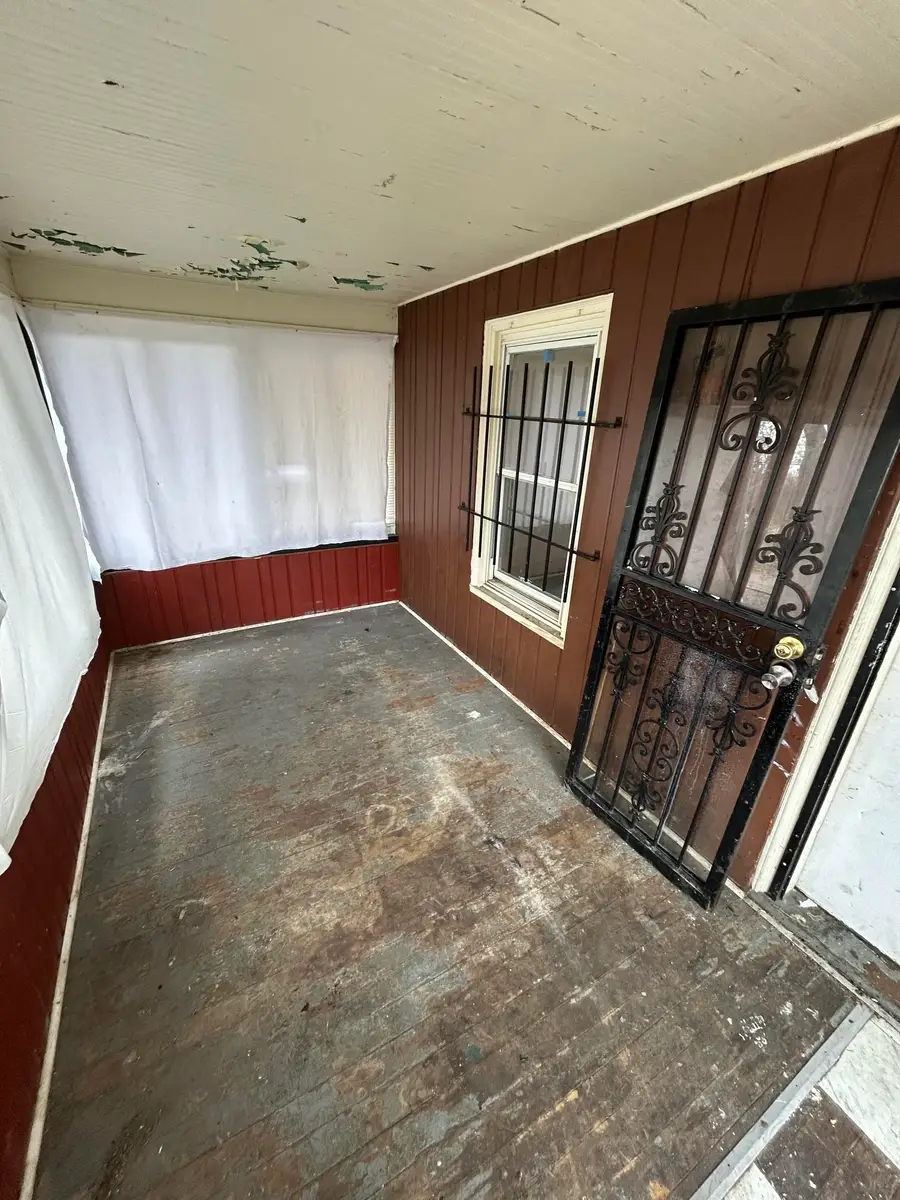 317 E Baltimore BLVD, Flint, MI 48505 - #2
