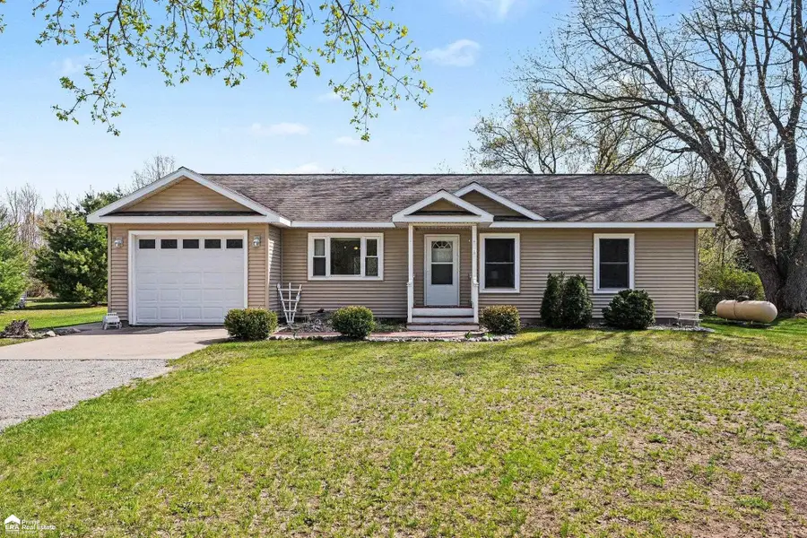 510 E Main ST, Hale, MI 48739 - #2