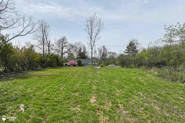 3353 S Center RD, Burton, MI 48519