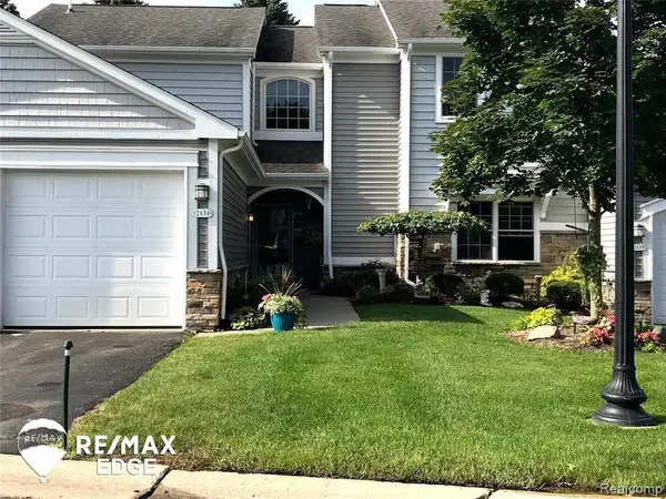 2131 Carriage Hill CIR, Lapeer, MI 48446