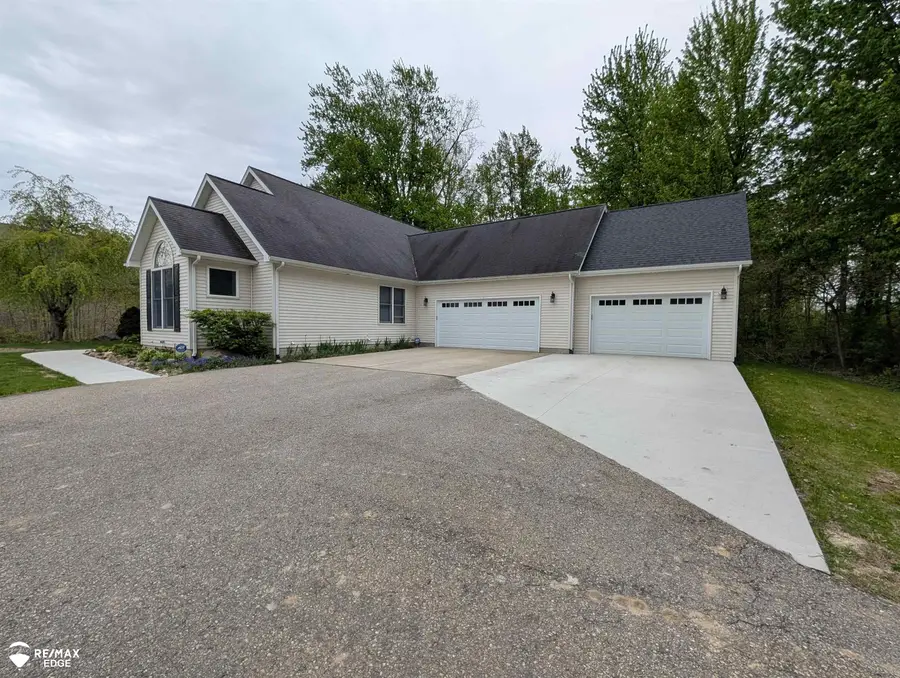 1245 W Vienna RD, Clio, MI 48420 - #3