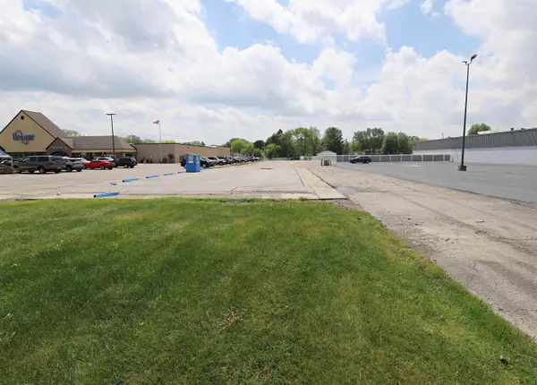 1524 E Pierson RD, Flushing, MI 48433