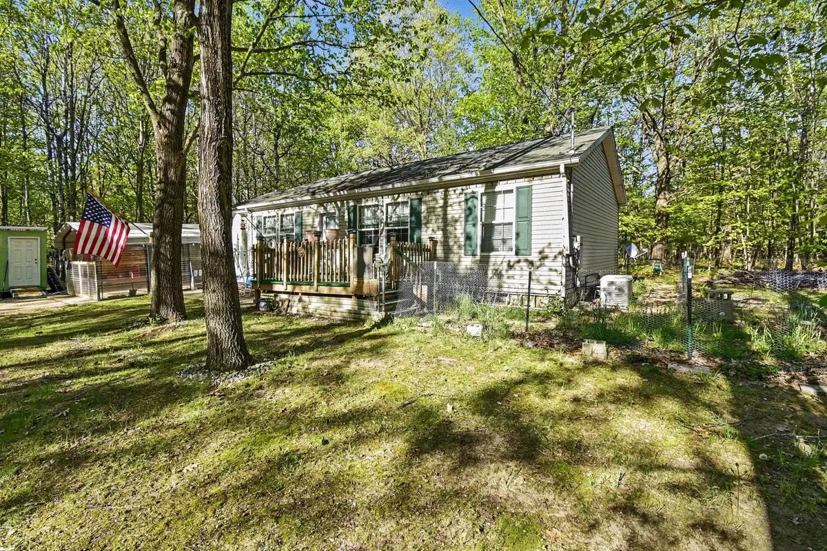 2738 Lakeshore DR, Gladwin, MI 48624 - #1