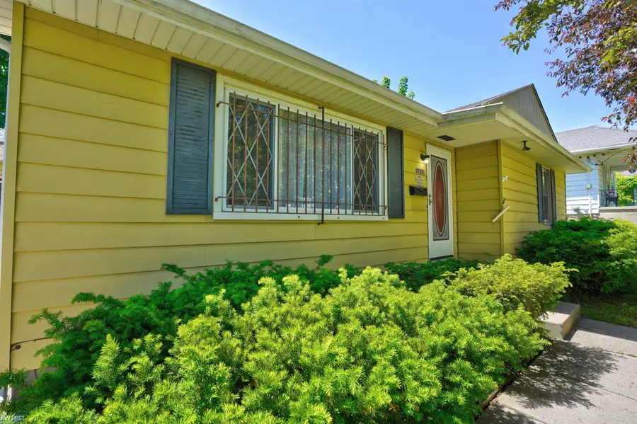 2413 Reid ST, Flint, MI 48503 - #3