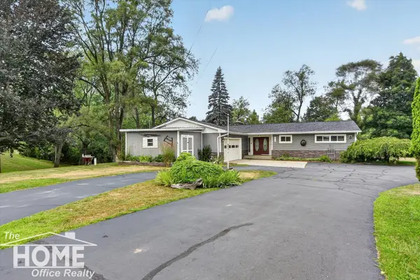1910 Lake CT, Owosso, MI 48867