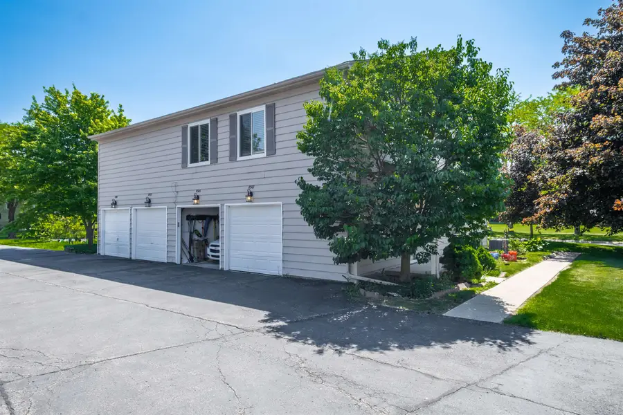 8307 Camelot CT, Genesee, MI 48458 - #3