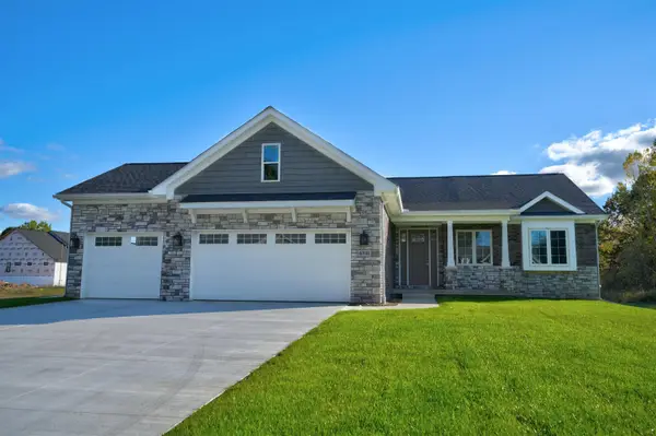 4341 Stepping Stone LN, Fenton, MI 48430