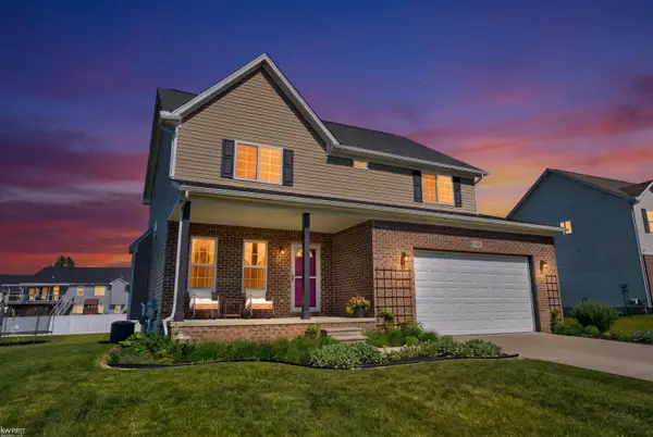 8101 Peninsula CIR, GrandBlanc, MI 48439
