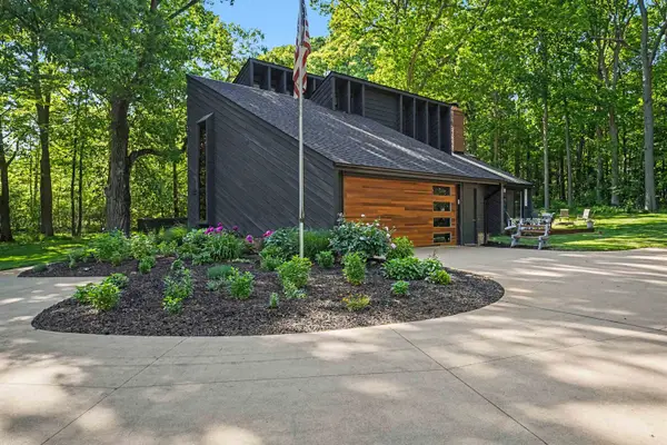 5143 Green Meadows RD, GrandBlanc, MI 48439