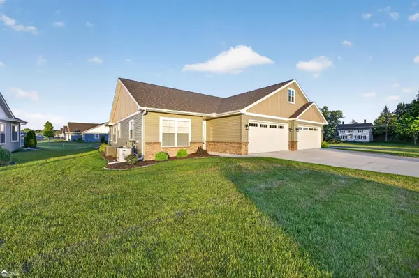 455 Blossom DR, Frankenmuth, MI 48734