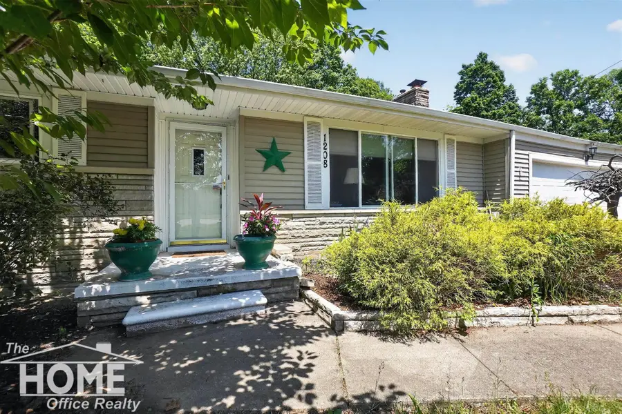 1208 Harding AVE, Owosso, MI 48867 - #3