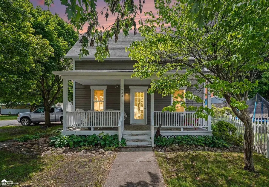 703 Brady ST, Chesaning, MI 48616 - #2