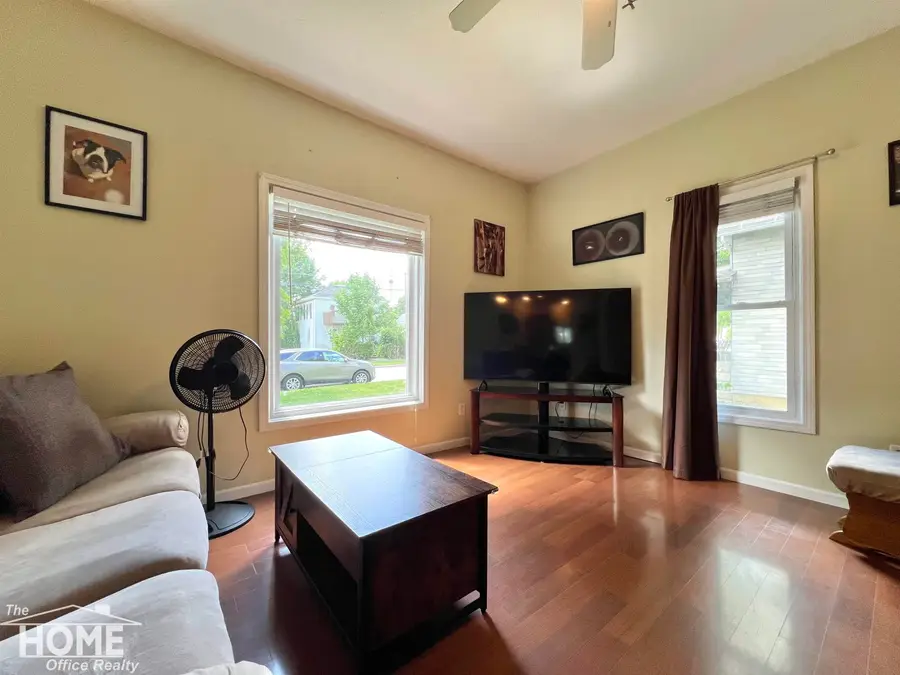 110 W Perry ST, Durand, MI 48429 - #3