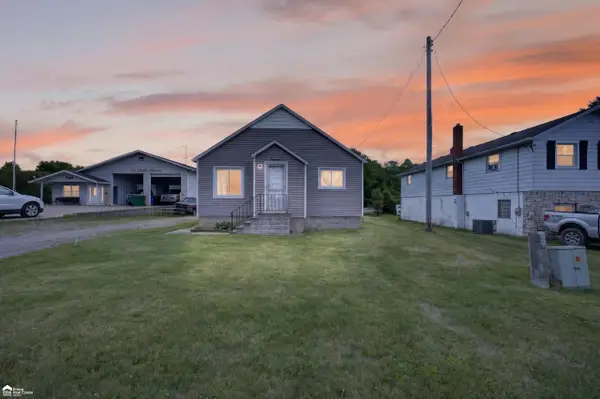 7514 S Saginaw ST, NewLothrop, MI 48460