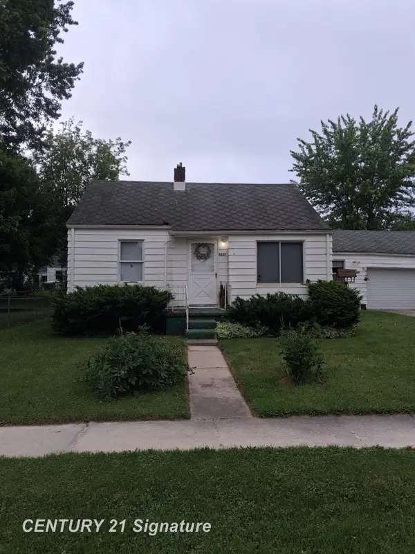 3227 W Parkway AVE, Flint, MI 48504
