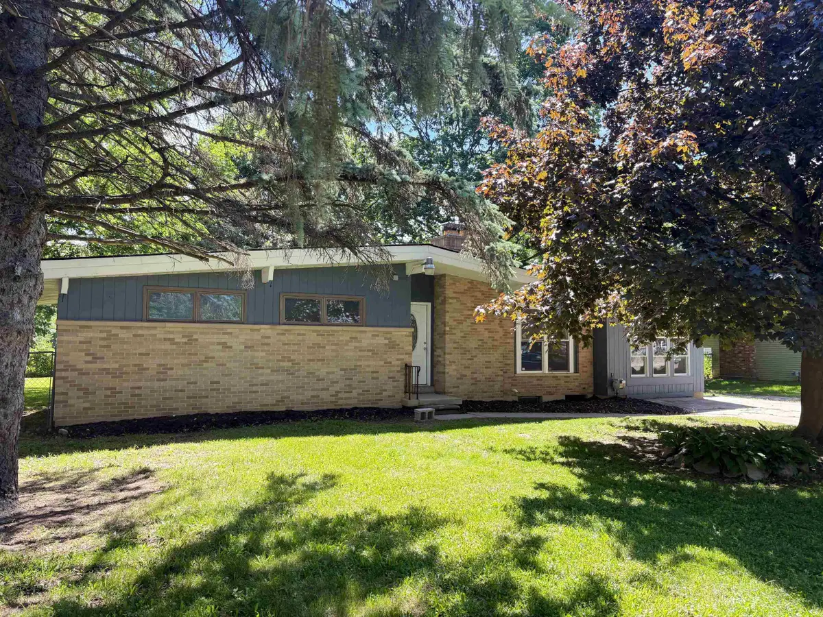 1060 Pawnee DR, Burton, MI 48509 - #1