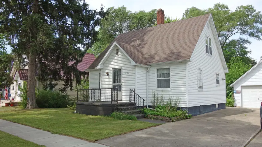 326 S Clark ST, Chesaning, MI 48616 - #3