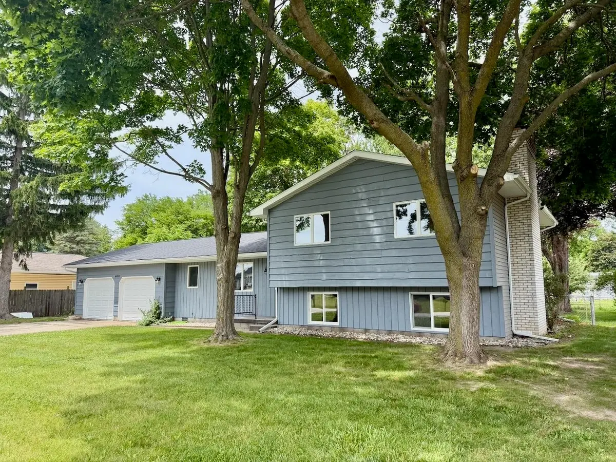 605 E Liberty ST, Chesaning, MI 48616 - #1