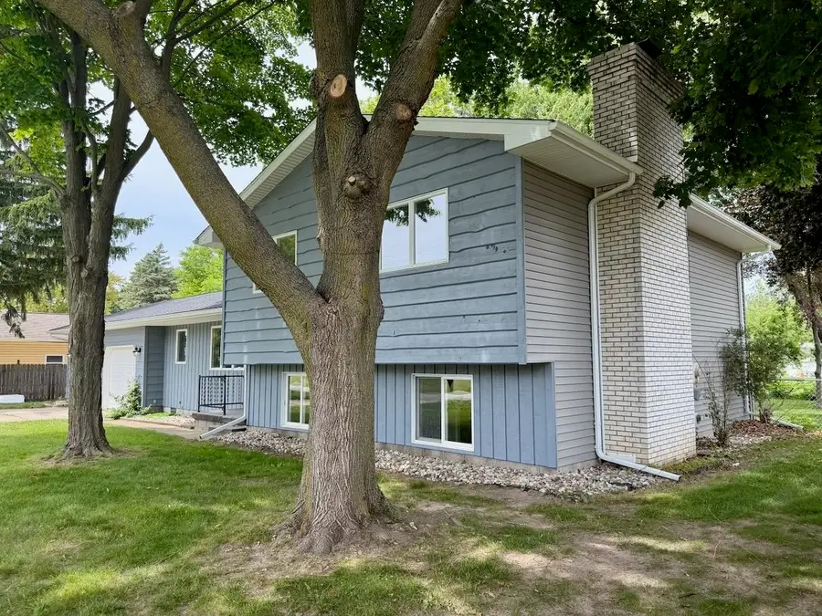 605 E Liberty ST, Chesaning, MI 48616 - #2