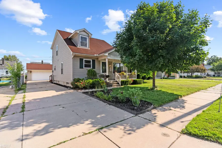 8307 Edward AVE, Center Line, MI 48015 - #2