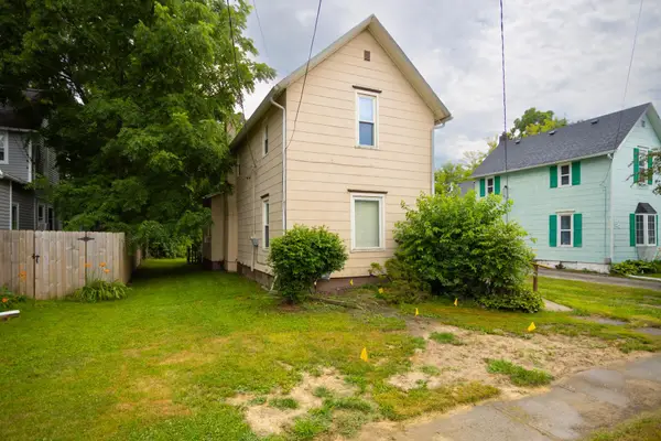 526 E Williams ST, Owosso, MI 48867