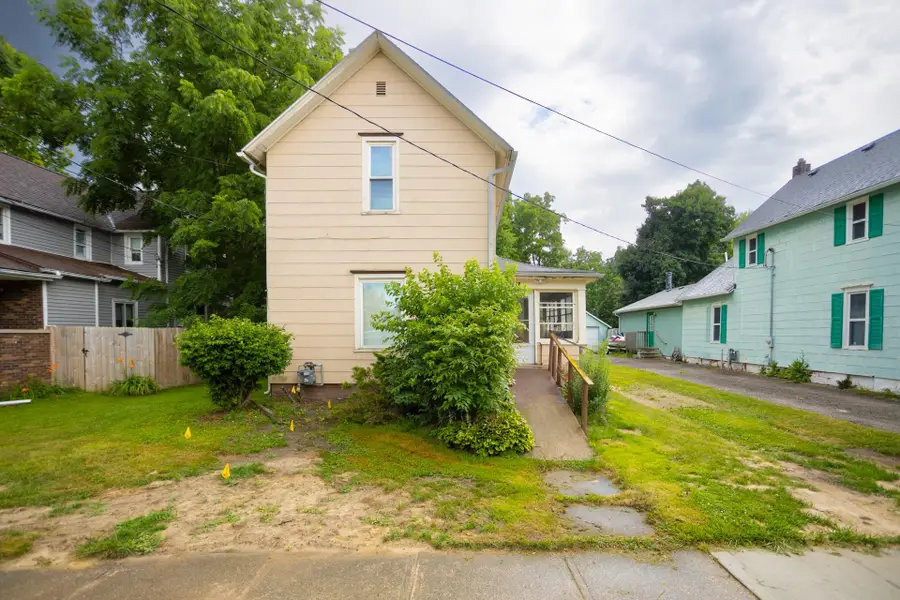 526 E Williams ST, Owosso, MI 48867 - #2