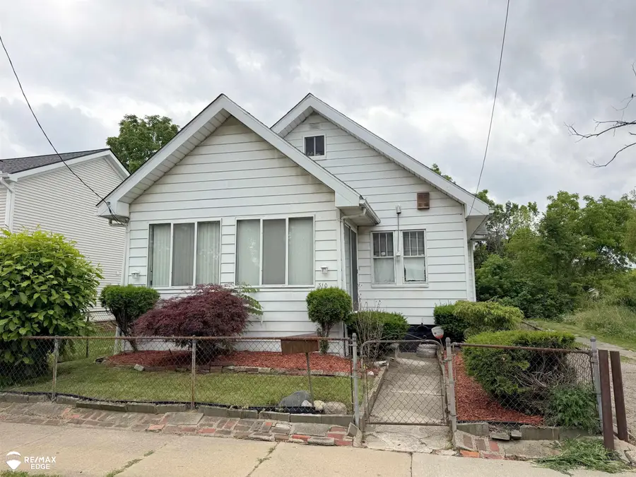 310 Crosby ST, Flint, MI 48503 - #2