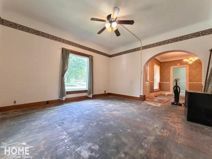 822 S Cedar ST, Owosso, MI 48867 - #3