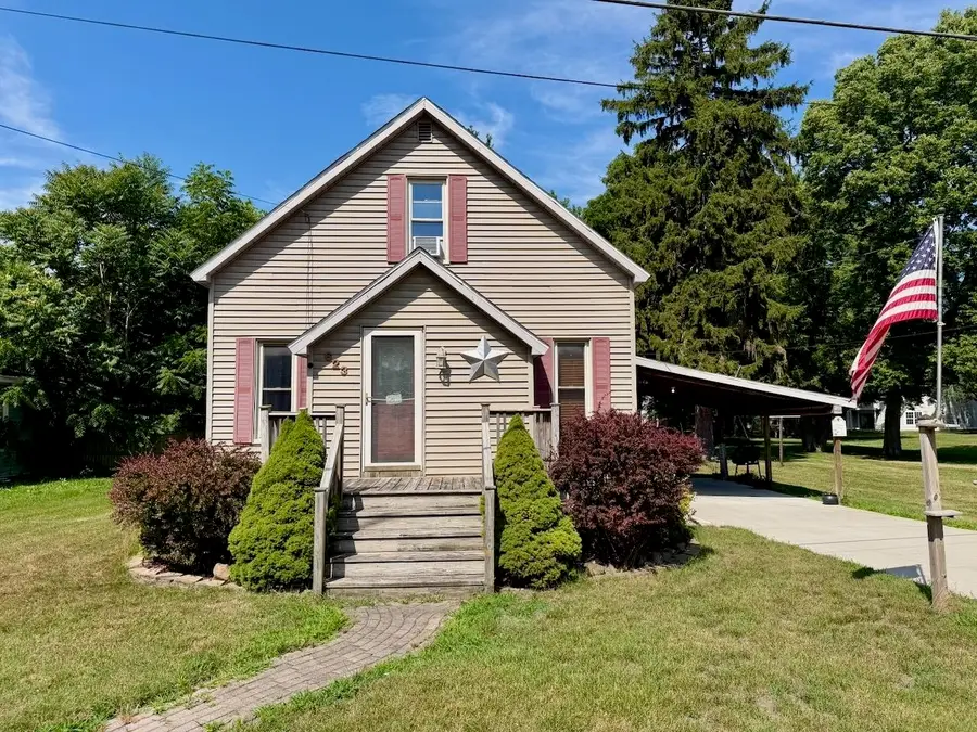 623 N Line ST, Chesaning, MI 48616 - #2
