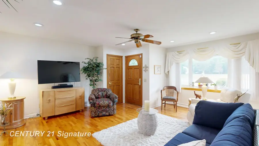 4386 N Elms RD, Flushing, MI 48433 - #3