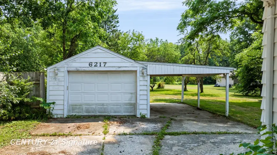 6217 Coldwater RD, Flushing, MI 48433 - #3