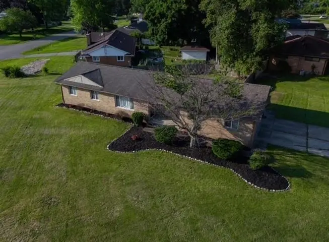 6453 Meadowwood LN, Grand Blanc, MI 48439 - #1