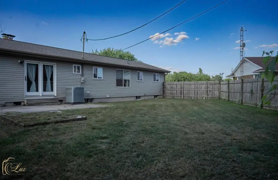 6453 Meadowwood LN, Grand Blanc, MI 48439 - #3