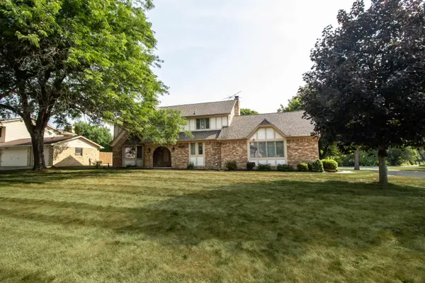 11651 Kings Charter RD, GrandBlanc, MI 48439