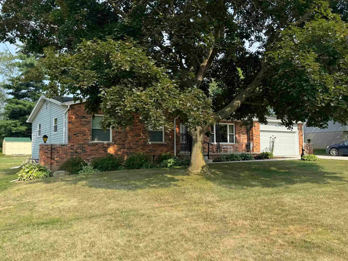 9090 Meadowland DR, Grand Blanc, MI 48439 - #1