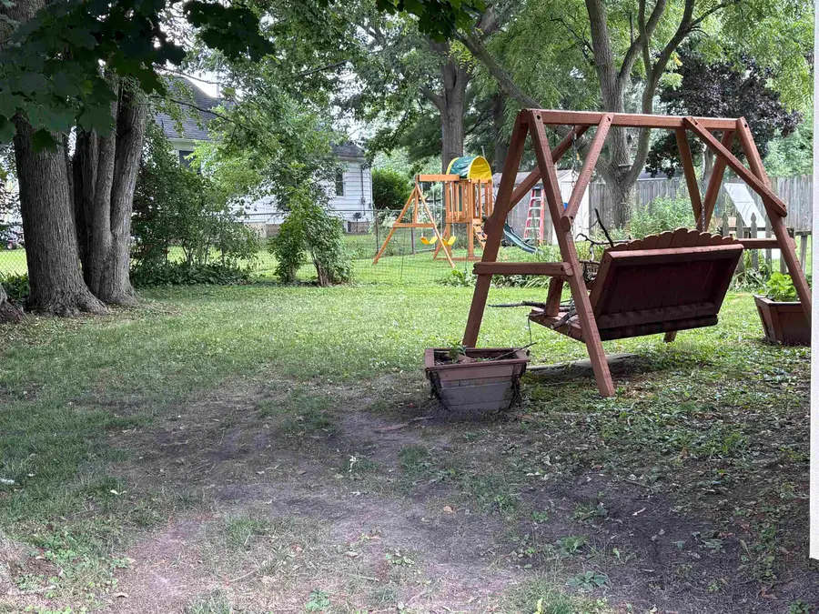 610 Cherry ST, Clio, MI 48420 - #2