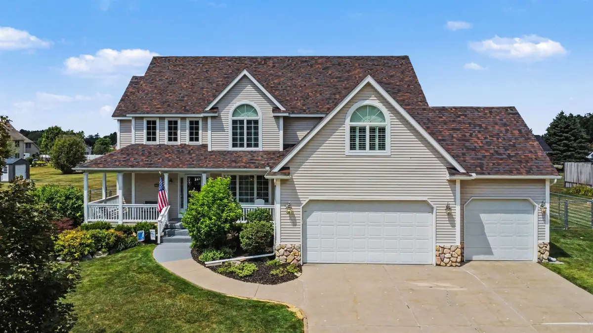 2101 Larkspur LN, Grand Blanc, MI 48439 - #1