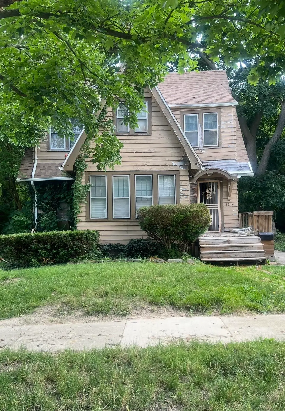 2214 Iroquois AVE, Flint, MI 48503 - #1