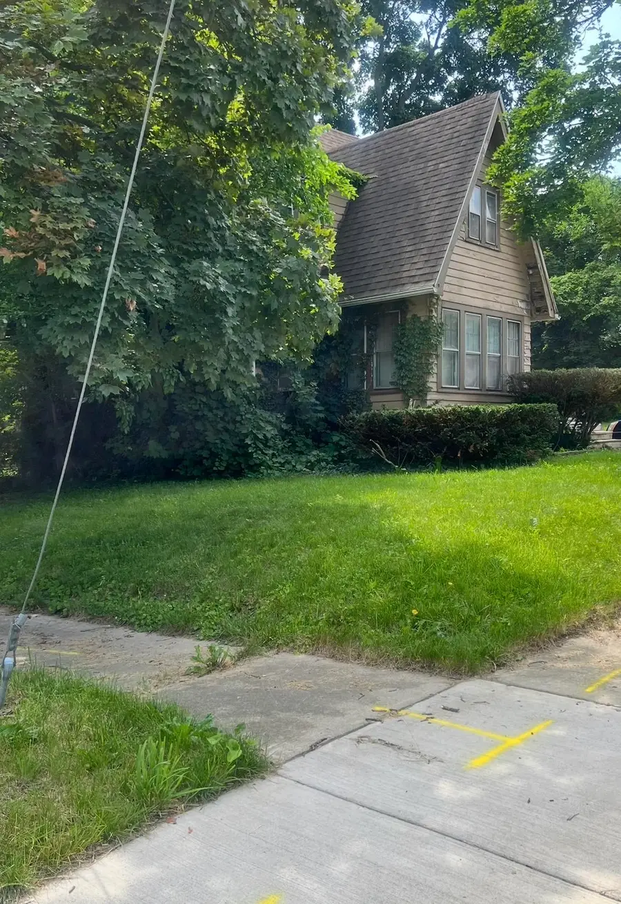 2214 Iroquois AVE, Flint, MI 48503 - #2