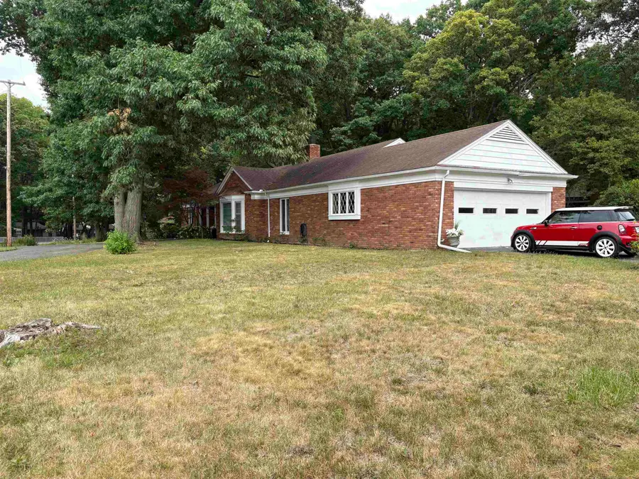1402 Woodslea ST, Flint, MI 48507 - #2