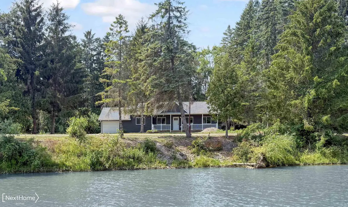229 N Water ST, Au Gres, MI 48703 - #1