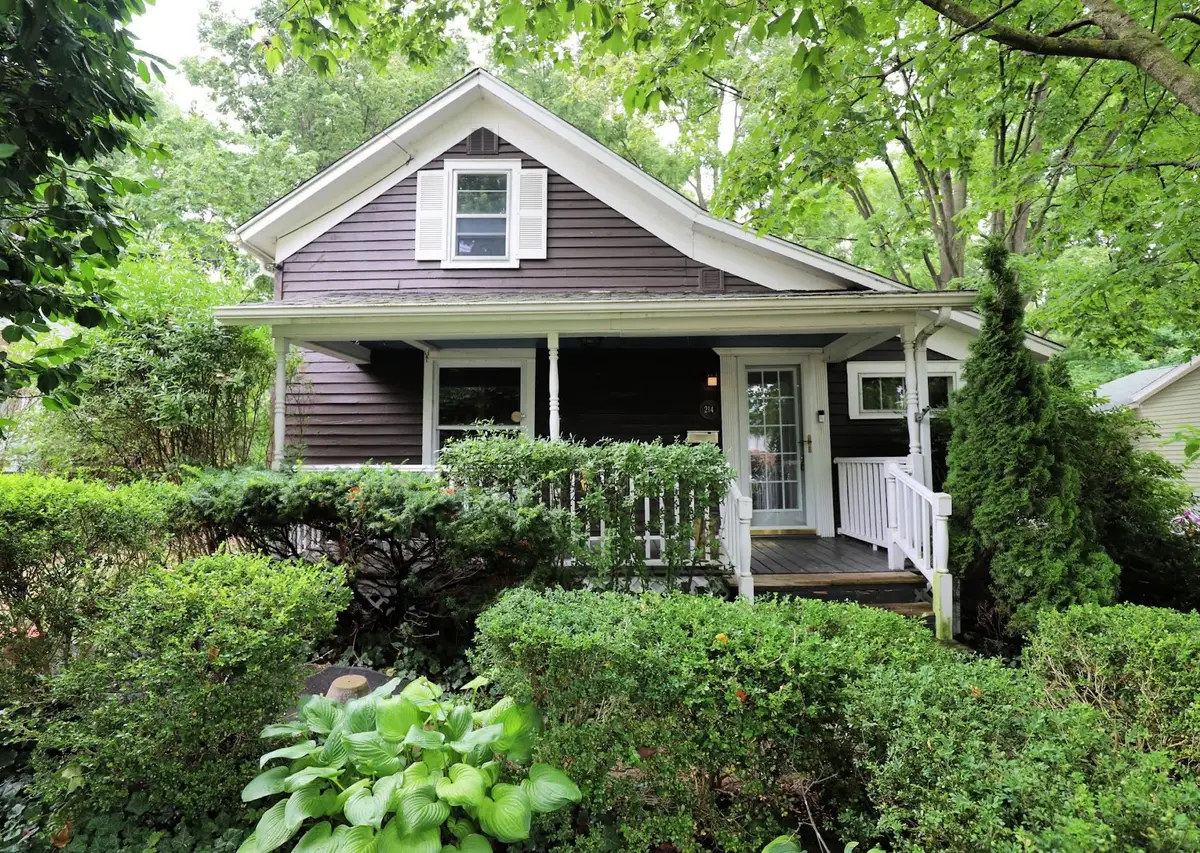214 N Hazelton ST, Flushing, MI 48433 - #1