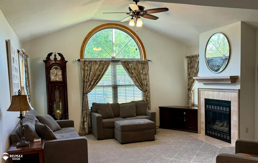 662 Perry Creek DR, Grand Blanc, MI 48439 - #2
