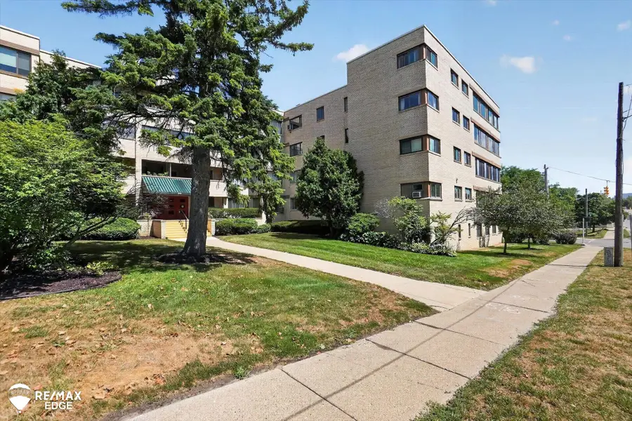 915 E Court ST, Flint, MI 48503 - #2