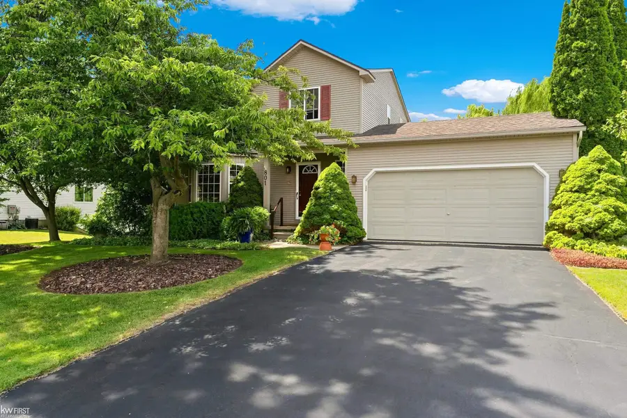 801 Eagle Heights DR, South Lyon, MI 48178 - #2