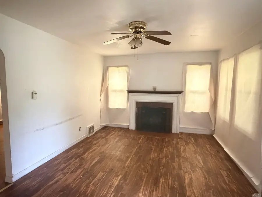 909 S Ballenger HWY, Flint, MI 48532 - #3