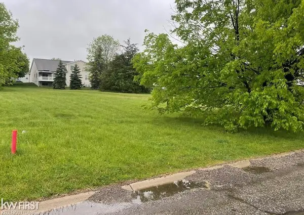 5160 Sandalwood DR, GrandBlanc, MI 48439