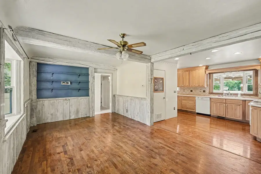 5486 Lippincott BLVD, Burton, MI 48519 - #3