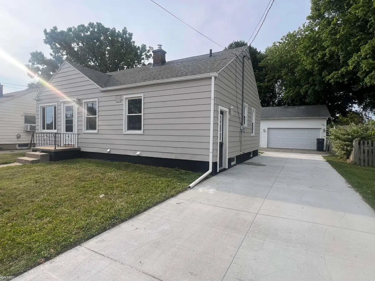 3922 Hogarth AVE, Flint, MI 48532 - #1